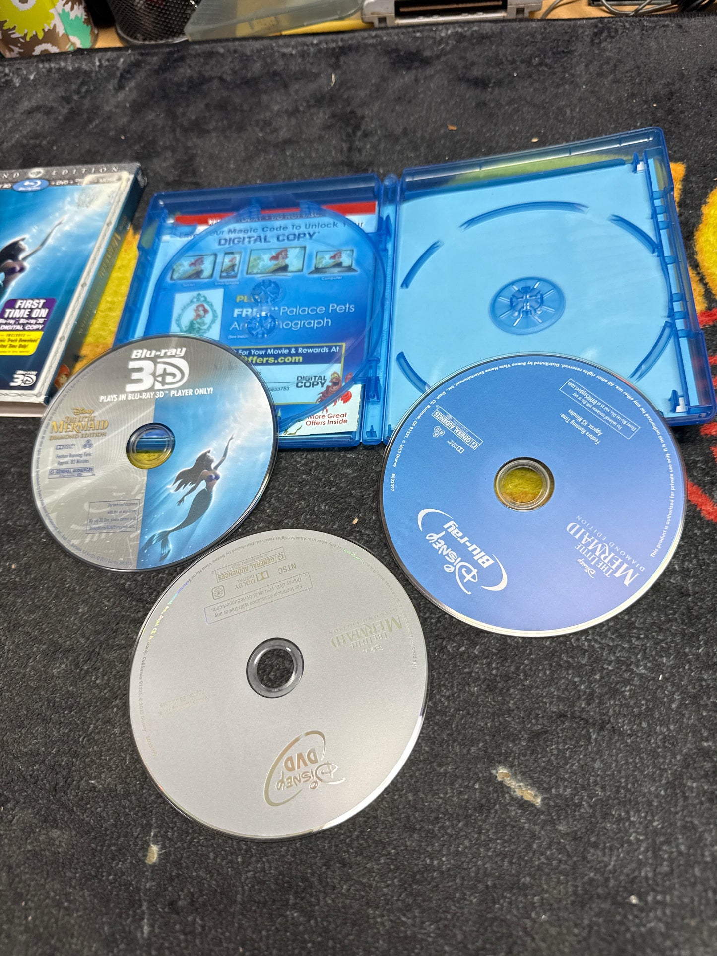 The Little Mermaid Diamond Edition 3D Blu Ray + Blu Ray + DVD with Slip Cover (Used)
