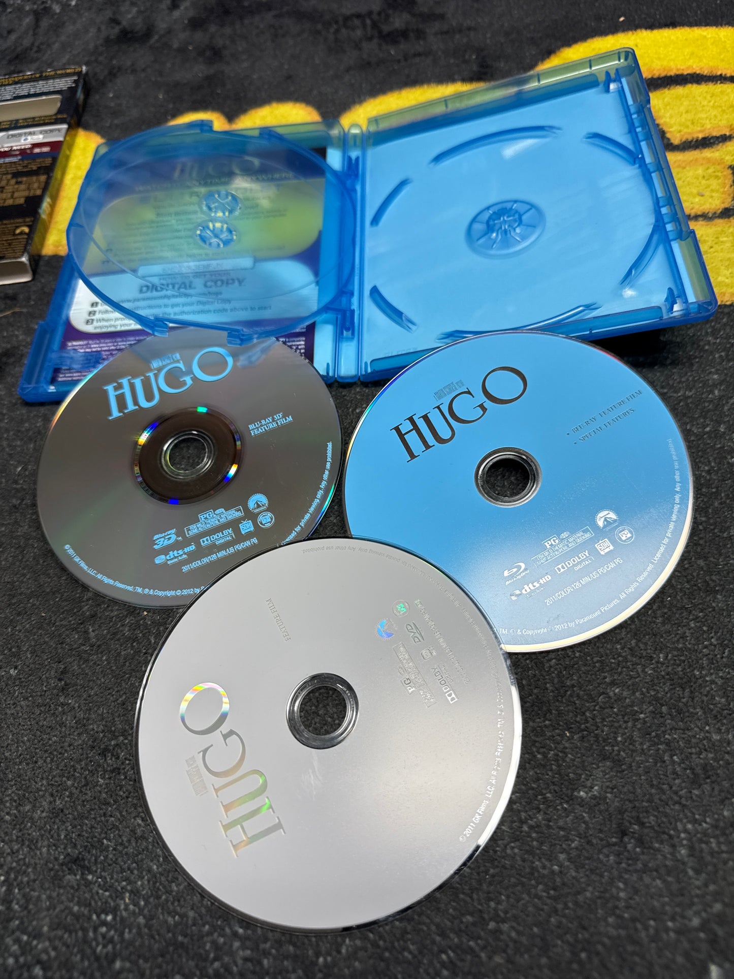 Hugo 3D Blu Ray + Blu Ray + DVD with Slip Case (Used)