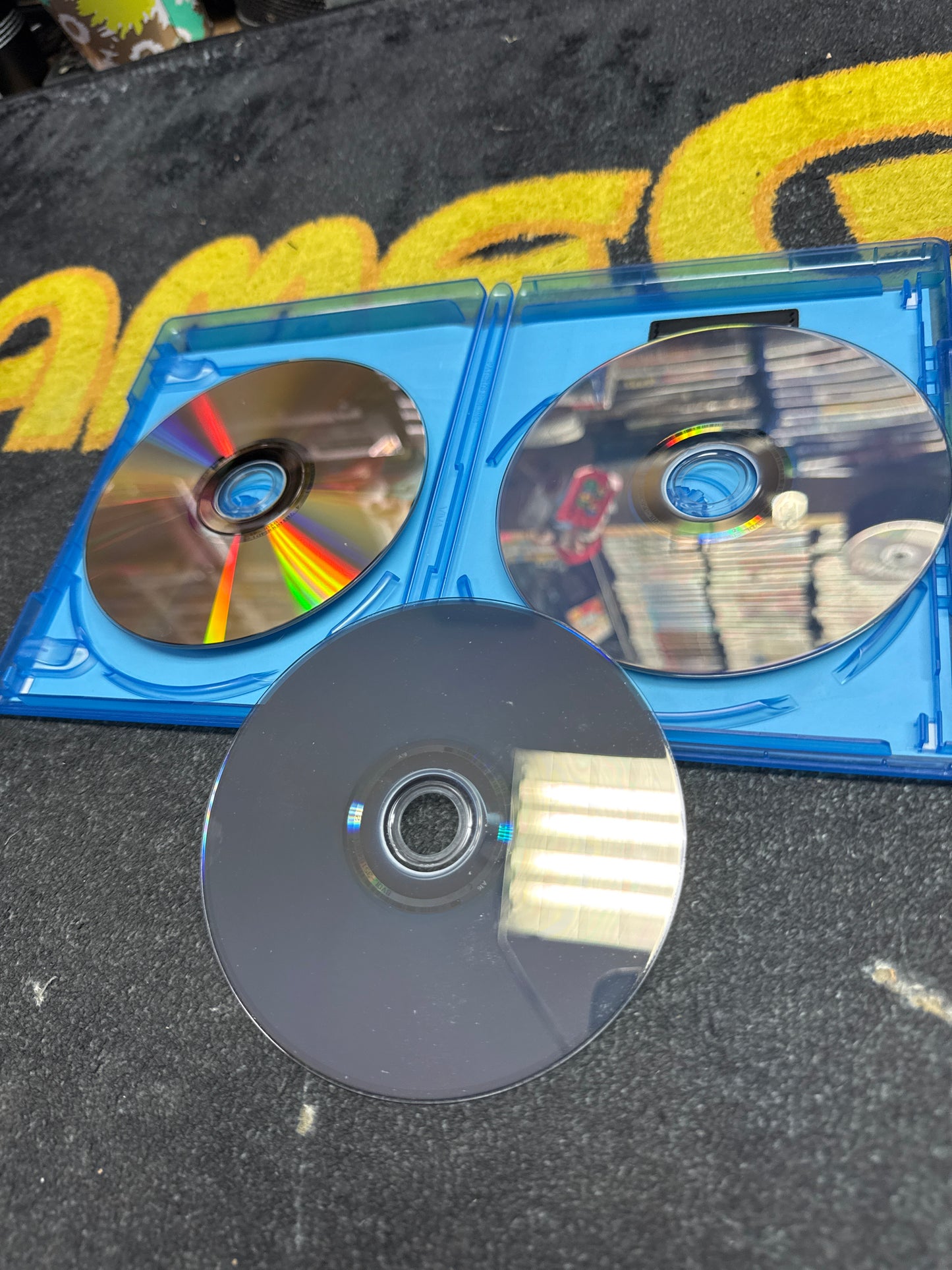 Avengers 3D Blu Ray + Blu Ray + DVD (Used)