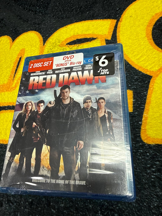 Red Dawn (Hemsworth) Blu Ray + DVD (New)