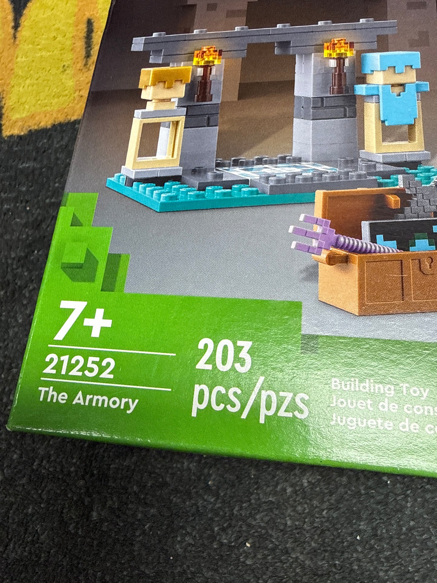Minecraft The Armory Lego 21252 (New)