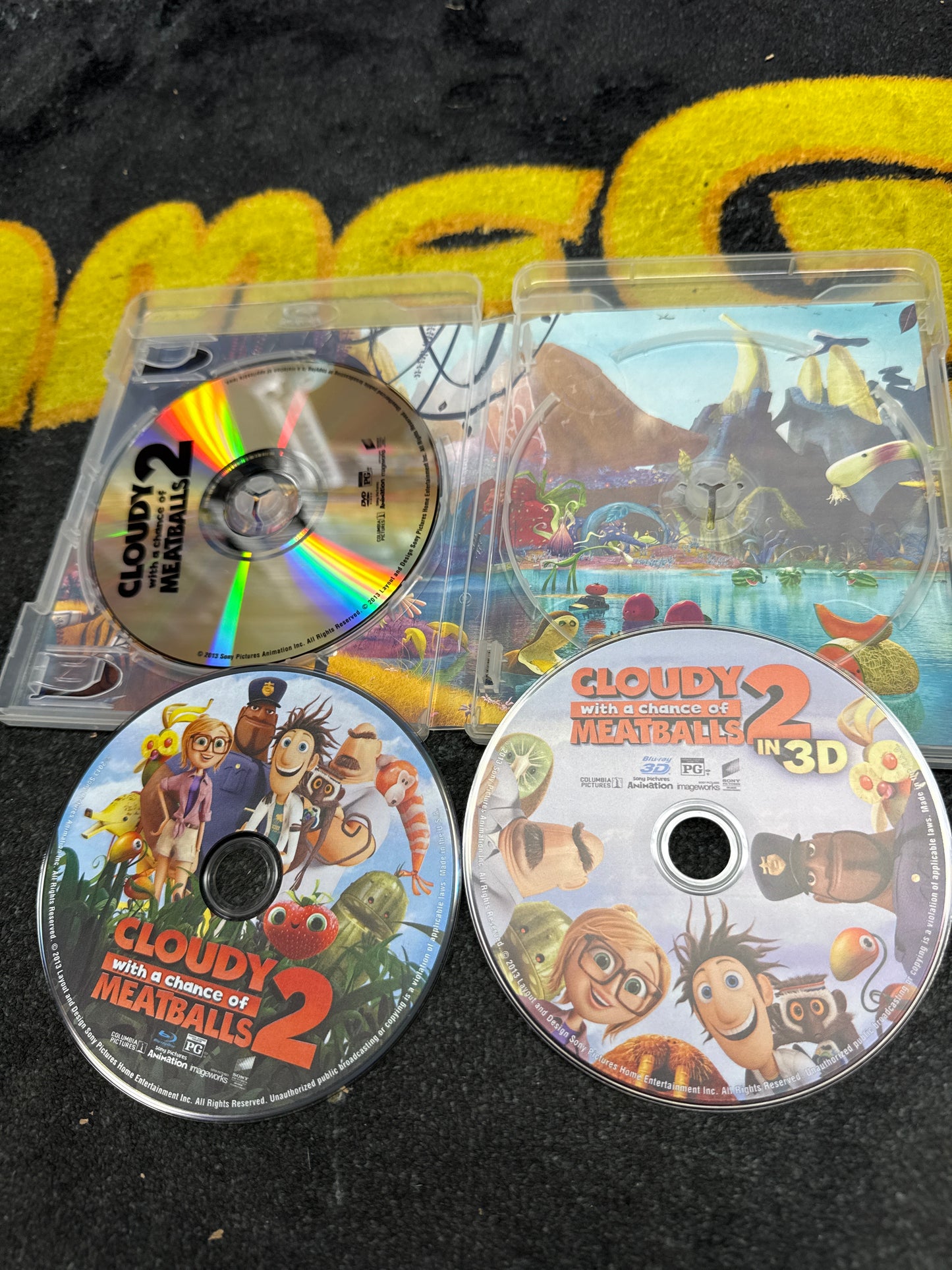 Cloudy With a Chance of Meatballs 2 3D Blu Ray + Blu Ray + DVD (Used)