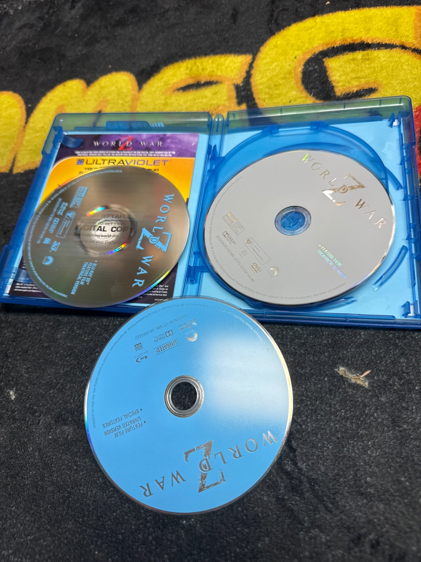 World War Z 3D Blu Ray + Blu Ray + DVD (Used)