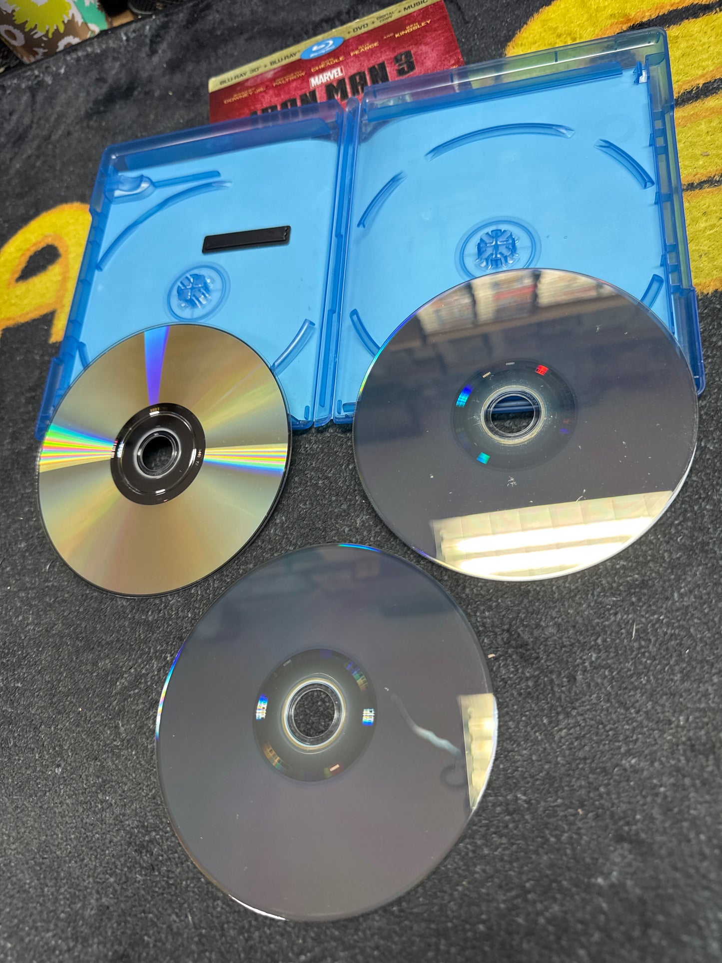 Iron Man 3 3D Blu Ray + Blu Ray + DVD with Slip Cover (Used)