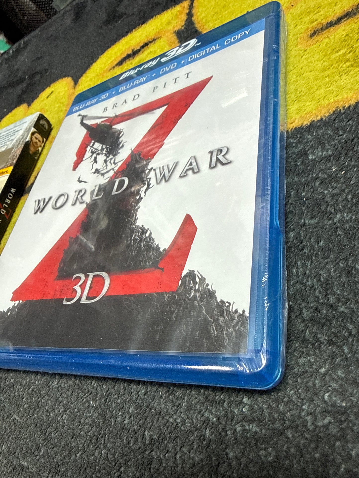 World War Z 3D Blu Ray + Blu Ray + DVD + Digital with Slipcase (New)