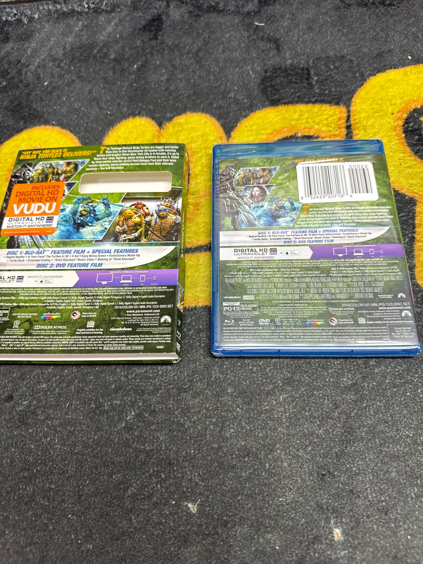Teenage Mutant Ninja Turtles Blu Ray + DVD with Reversible Ninja Masks / Slip Cover (New)