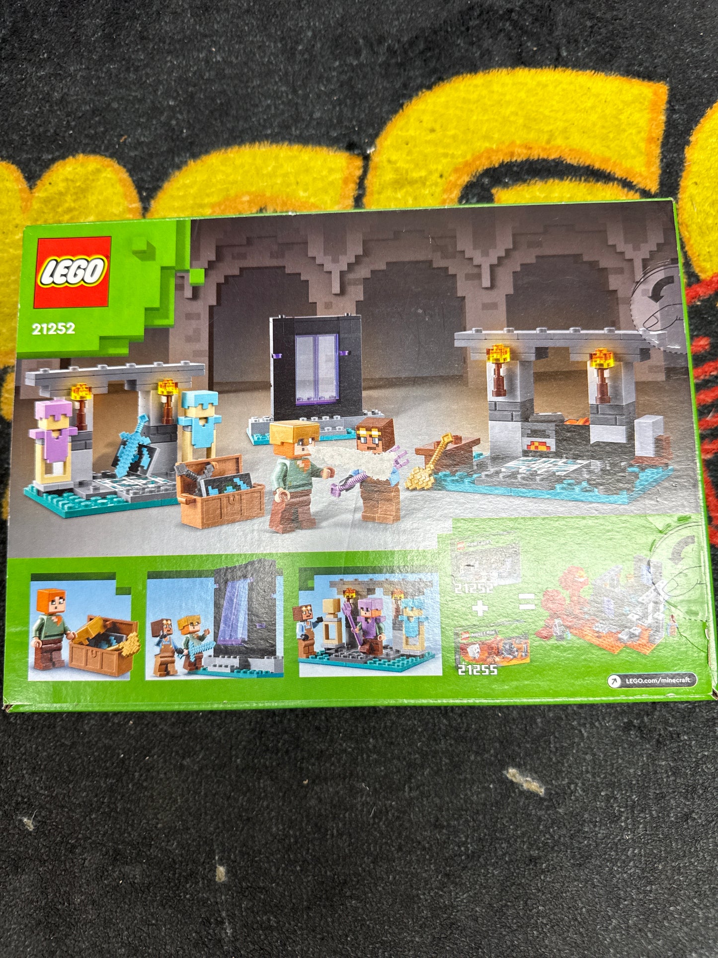 Minecraft The Armory Lego 21252 (New)
