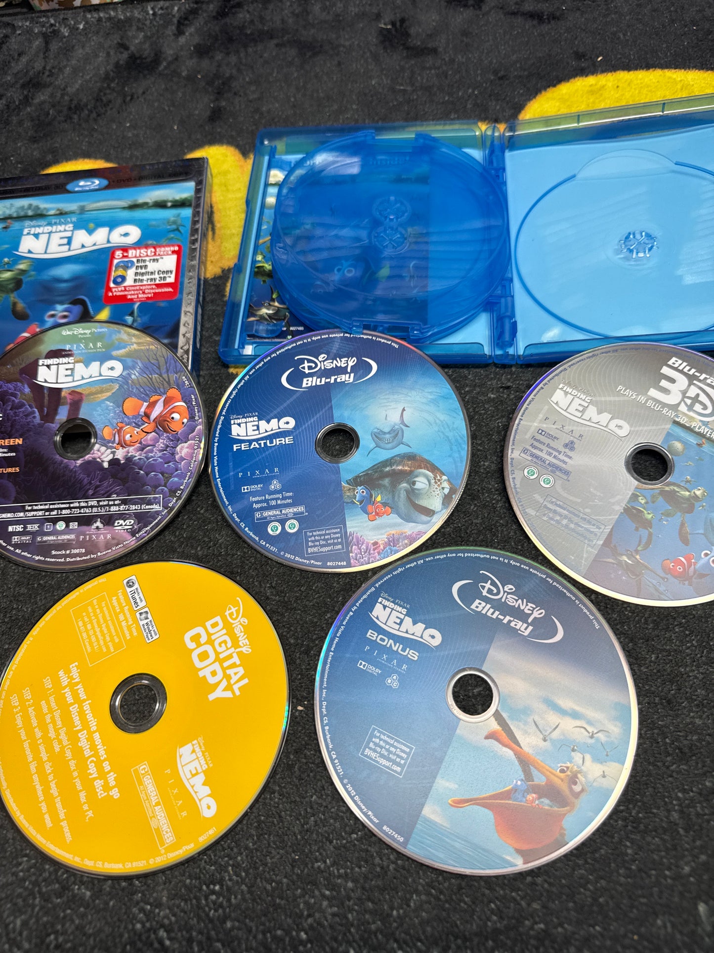 Finding Nemo Ultimate Collector’s Edition 3D Blu Ray + Blu Ray + DVD with Lenticular Slip (Used)