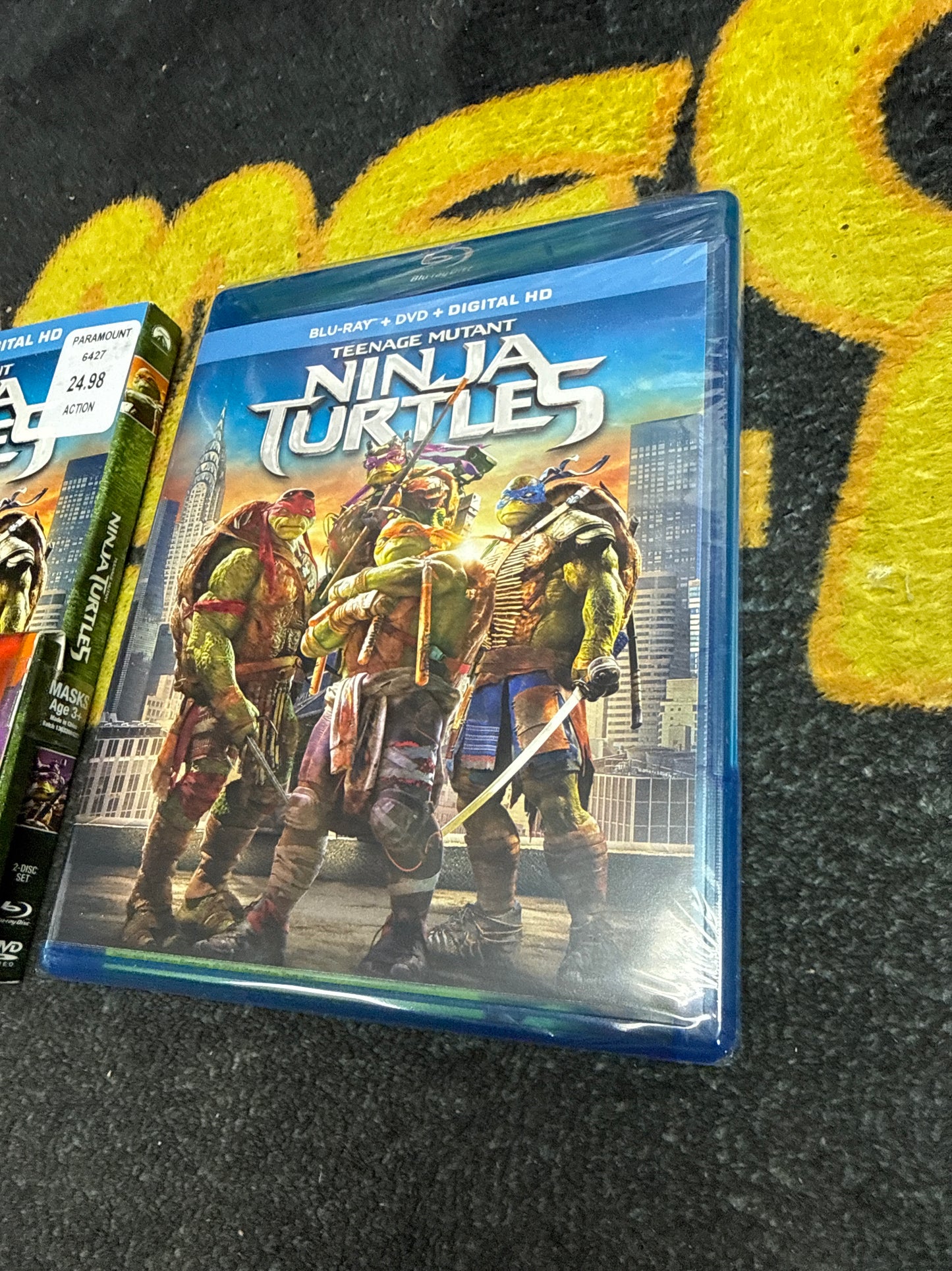 Teenage Mutant Ninja Turtles Blu Ray + DVD with Reversible Ninja Masks / Slip Cover (New)