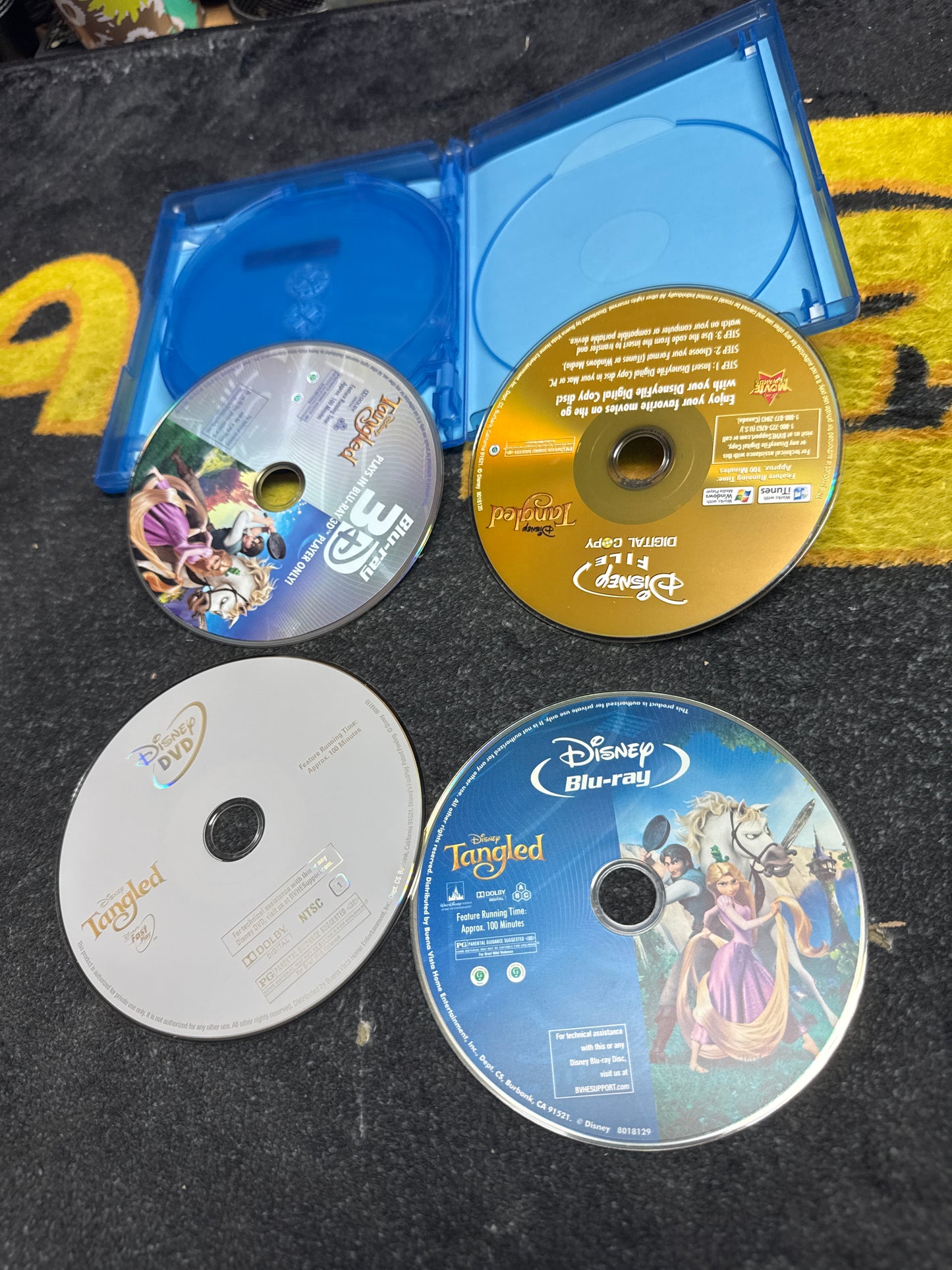 Tangled 3D Blu Ray + Blu Ray + DVD + Digital (Used)