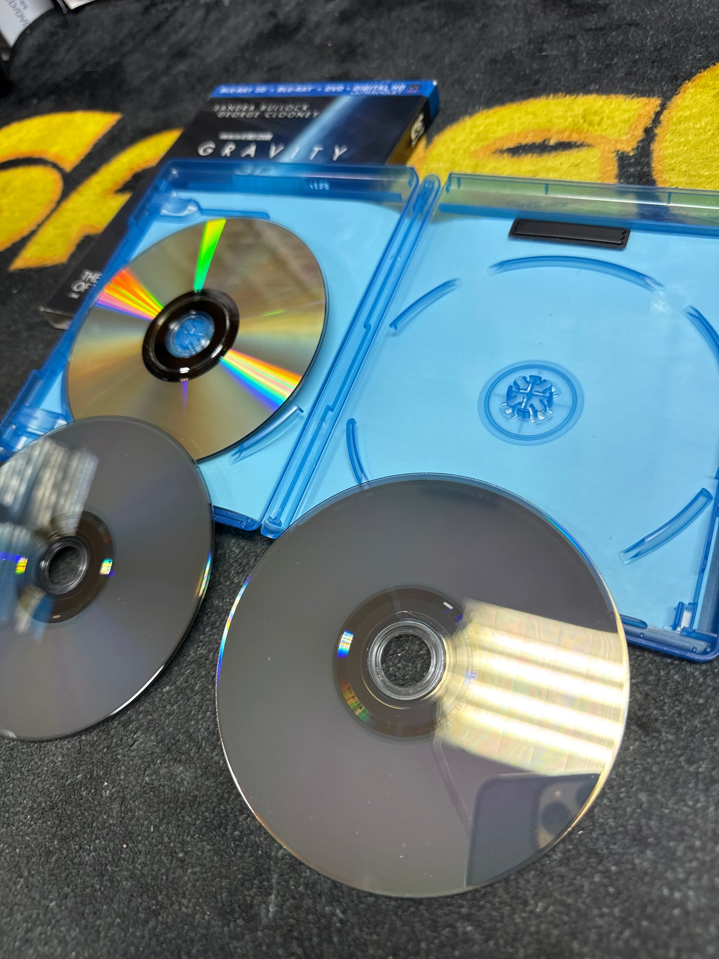 Gravity 3D Blu Ray + Blu Ray + DVD with Lenticular Slip (Used)