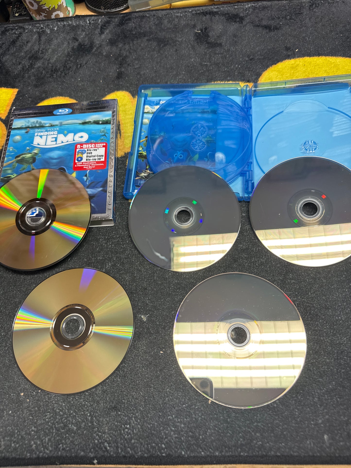 Finding Nemo Ultimate Collector’s Edition 3D Blu Ray + Blu Ray + DVD with Lenticular Slip (Used)
