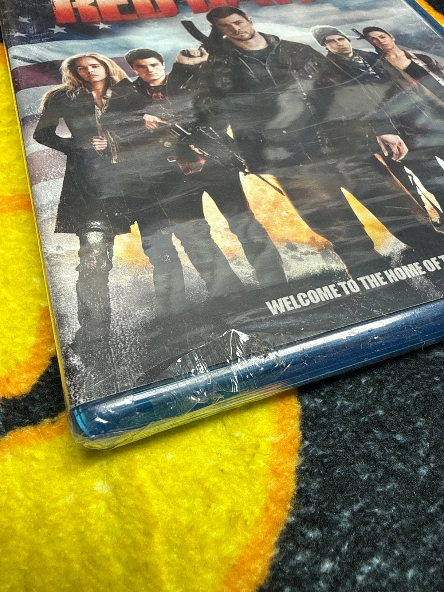 Red Dawn (Hemsworth) Blu Ray + DVD (New)