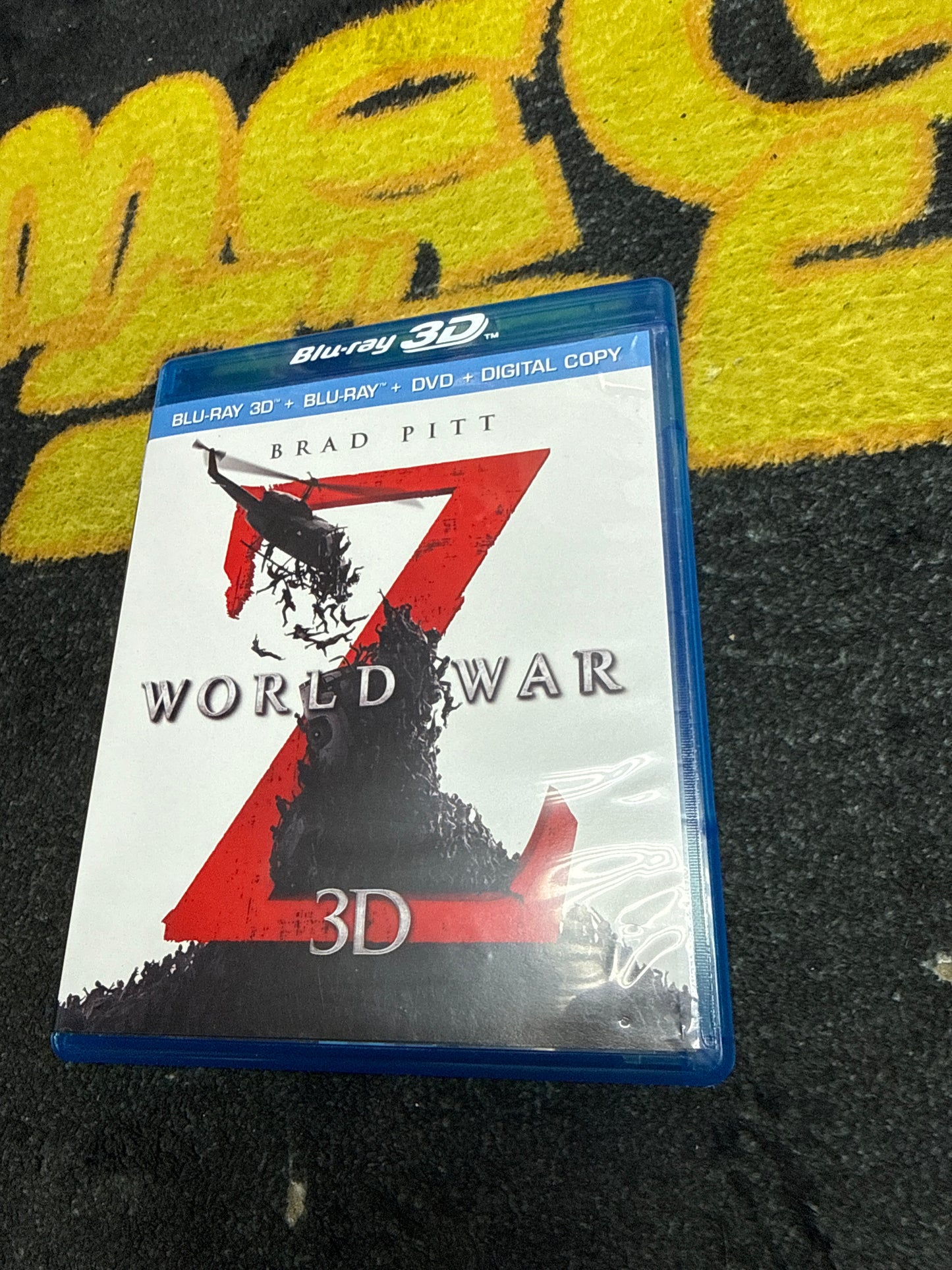 World War Z 3D Blu Ray + Blu Ray + DVD (Used)