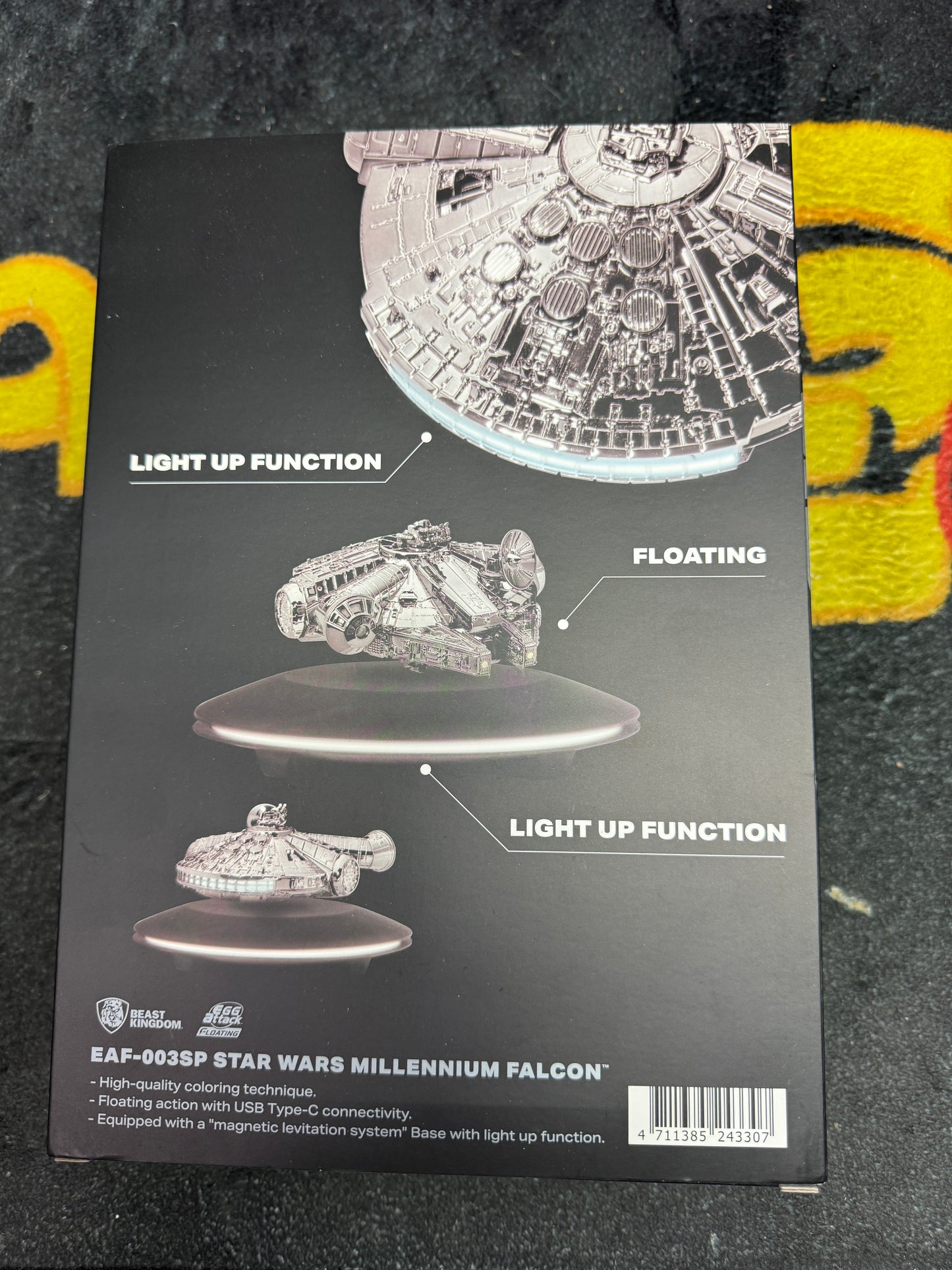 Millenium Falcon EAF-003SP Beast Kingdom Floating + Lights (New)
