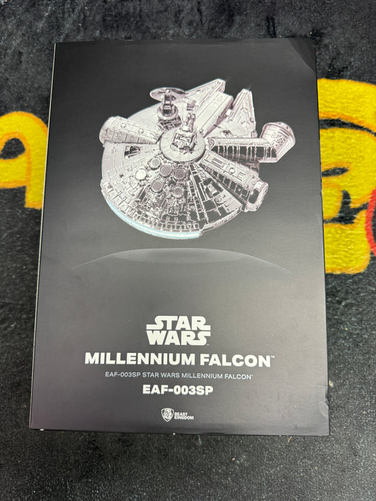 Millenium Falcon EAF-003SP Beast Kingdom Floating + Lights (New)